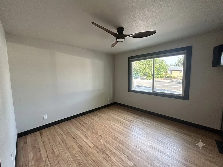 2028 Oriole Ave — Photo 6