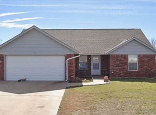 214 E Seminole St, Geronimo, OK 73543