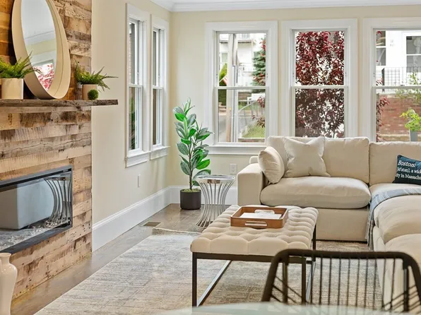 77 Ten Hills Rd #1, Somerville, MA 02145