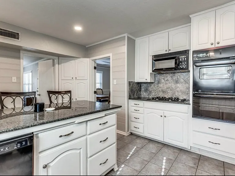 3624 W Biddison St — Photo 14