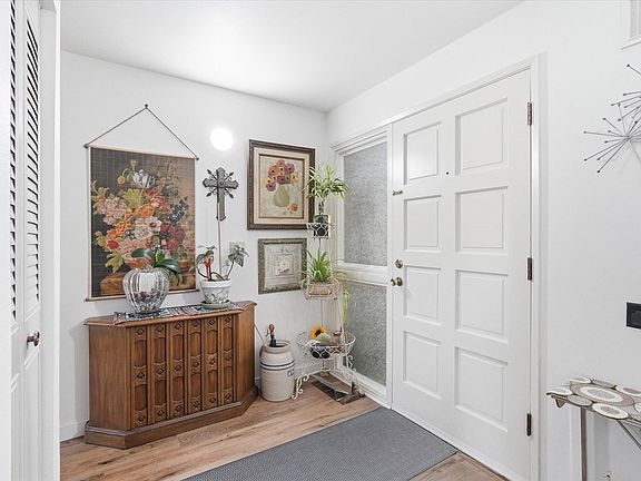 5th image of 209 Florence Ave