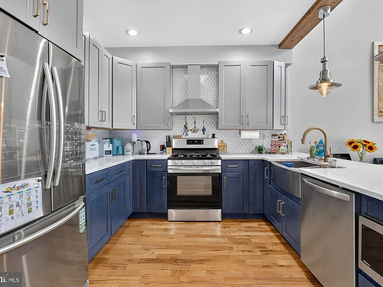 2328 E Fletcher St — Photo 8