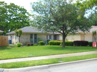 2717 Meadow Creek Dr, Bedford, TX 76021