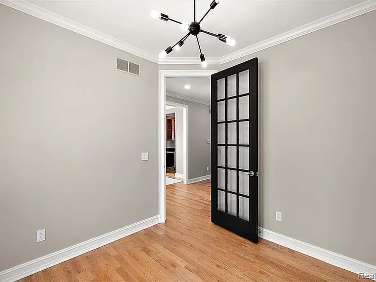 1109 Bennaville Ave — Photo 18