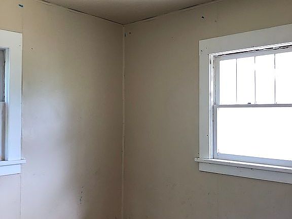 3rd image of 416 19th Ave S