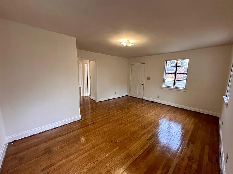522 Elmhurst Rd — Photo 3