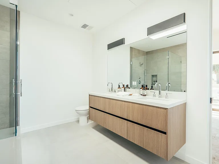 2846 Alsace Ave — Photo 11