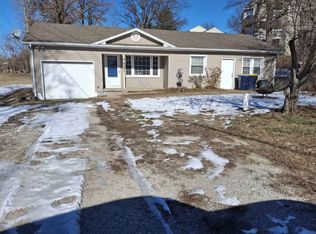 6251 NW Roanridge Rd, Kansas City, MO 64151