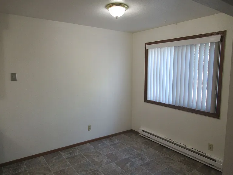 One Bedroom Apartment Close to Downtown — Photo 7