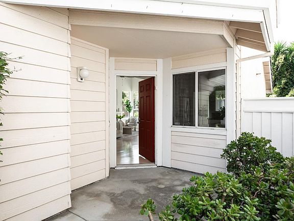 3rd image of 2775 Barrington Ter