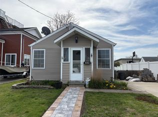 260 East Dr, Copiague, NY 11726