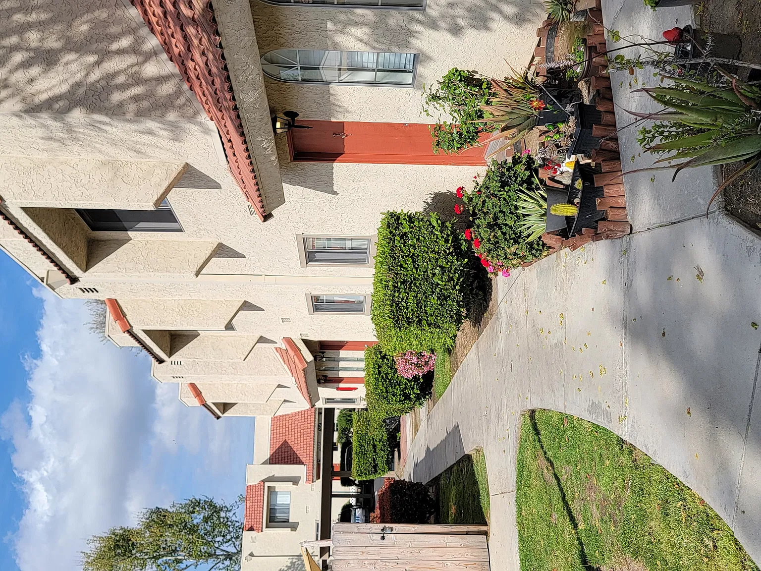 Sierra Vista Apartments — Photo 3