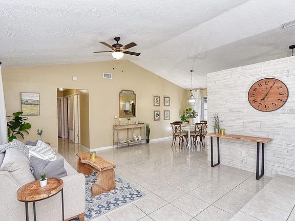3rd image of 551 Salerno Dr