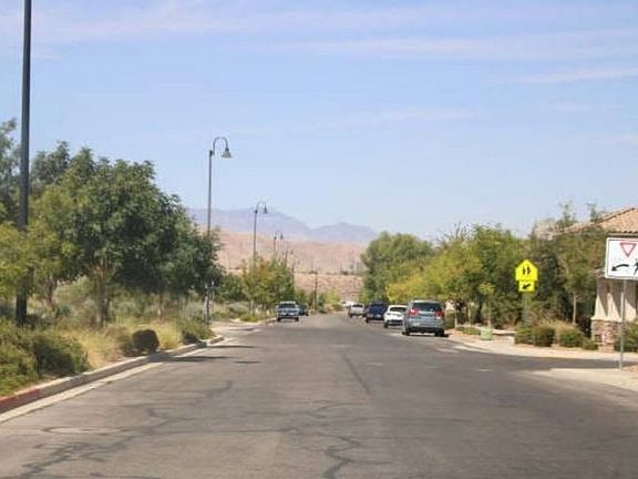 Exterior Neighborhood (street photo)