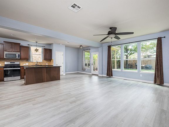 3rd image of 289 Serene Hollow Ln