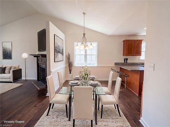 4th image of 224 Santa Fe Cir