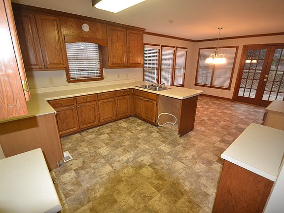 2nd image of 2241 Weatherstone Cir SE