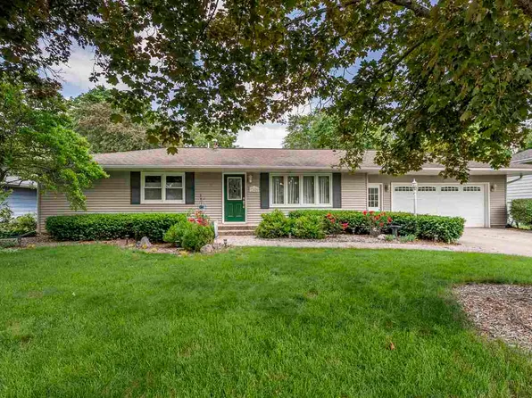 742 S 10th Ave, Washington, IA 52353