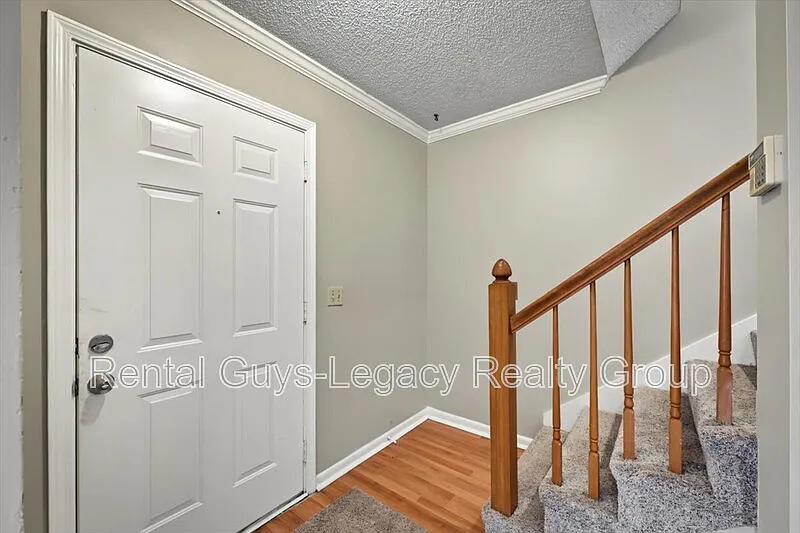3 bed, 2.0 bath, 1452 sqft, $1,700 — Photo 3
