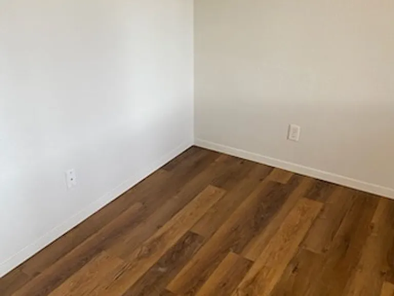 14436 Washington Ave SW — Photo 2