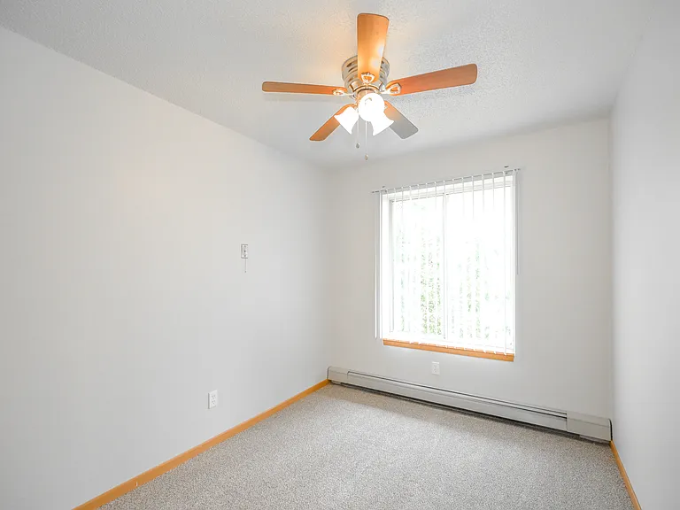Oak Hills Manor — Photo 11