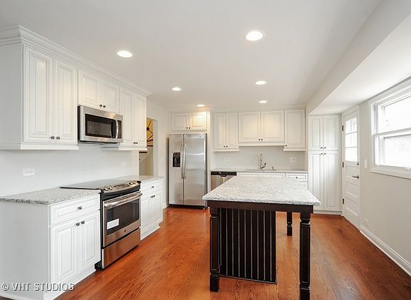 3rd image of 814 E Cherry Ln