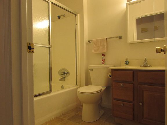 4th image of 389 Coyne St