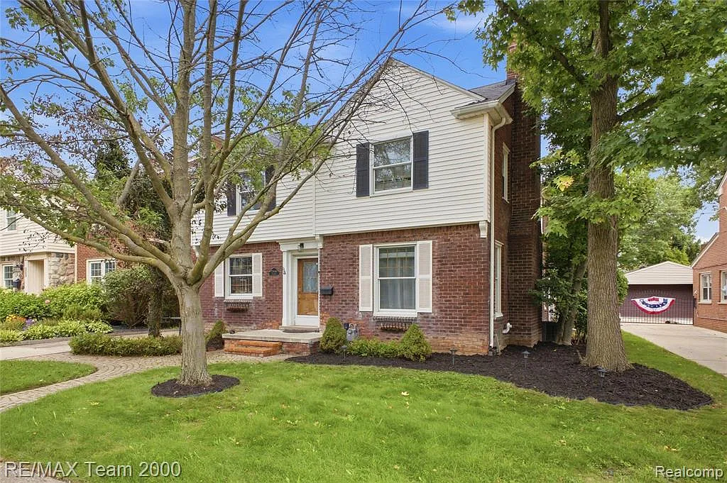 3 bed, 2.5 bath, 2758 sqft, $2,700 — Photo 1
