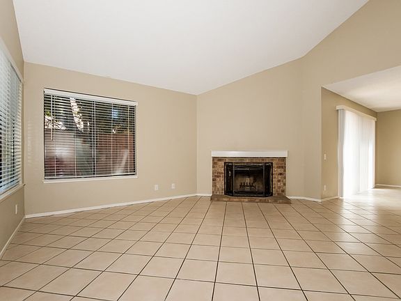 3rd image of 158 River Run Cir