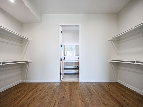 4th image of 2129 Aaron St #2127