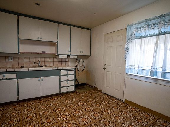 5th image of 2764 Coventry Dr