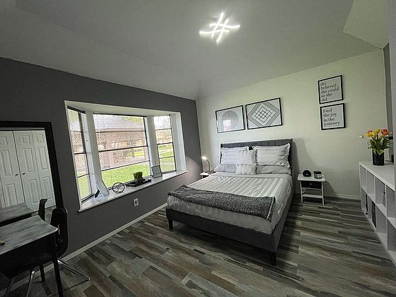 2nd image of 900 E Dallas Ave APT 3