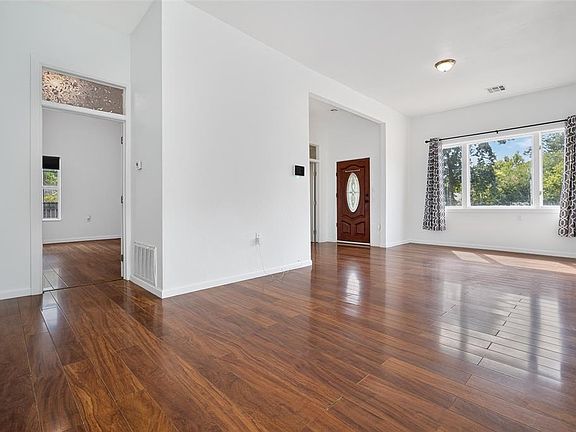4th image of 623 S 8th St