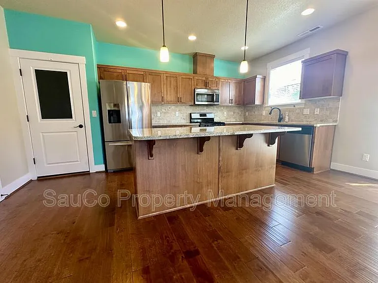 456 SW 203rd Ter — Photo 4