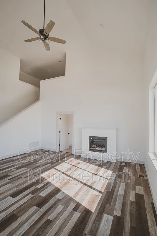 3 bed, 2.5 bath, 2073 sqft, $3,500 — Photo 2