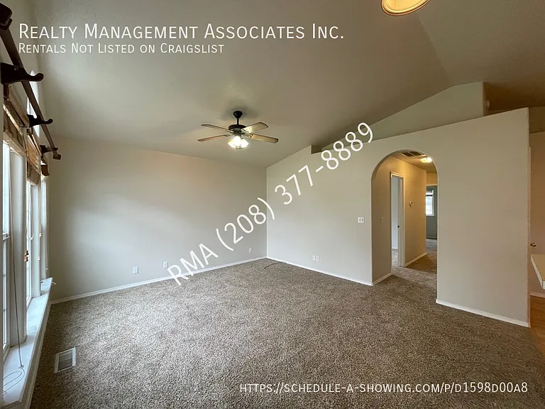 623 E Woodbury Dr — Photo 2