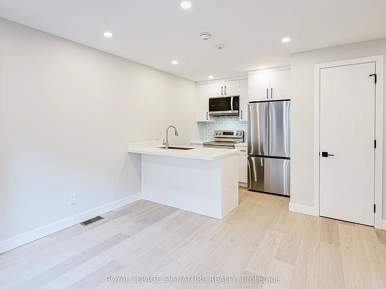 20 Kewbeach Ave #LANEWAY UPPER — Photo 7