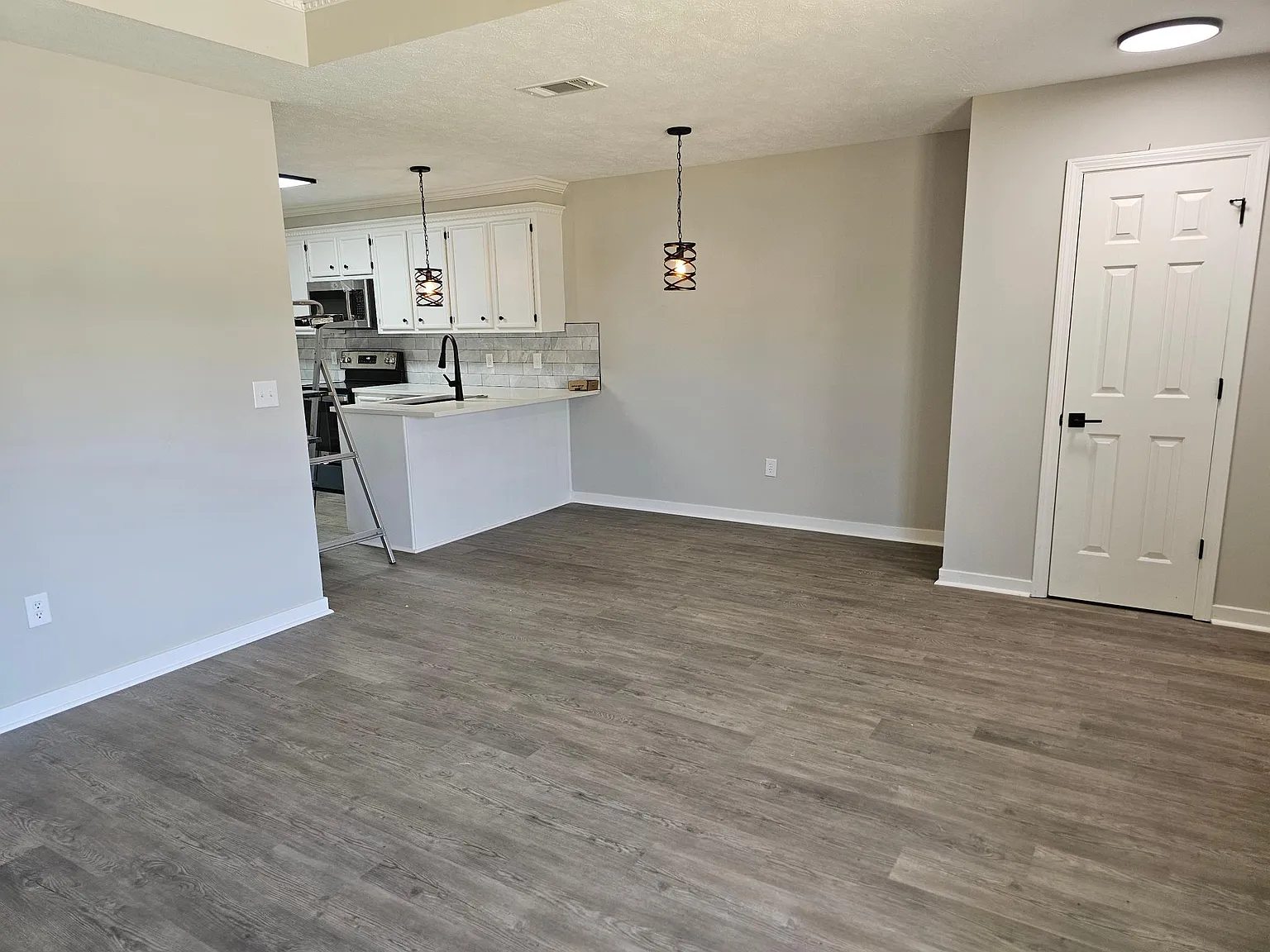106 Brendalwood Ln — Photo 3