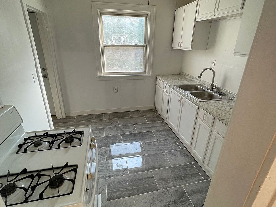 20124 Russell Ave, photo 6