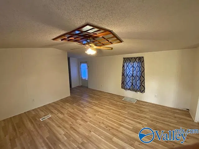 3 bed, 2.0 bath, 1216 sqft, $950 — Photo 4