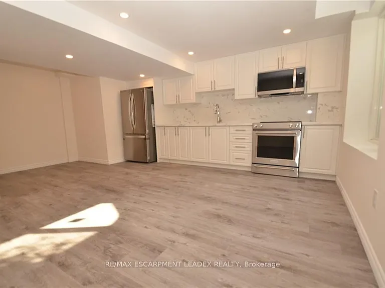 4 Findlay Dr #B — Photo 8