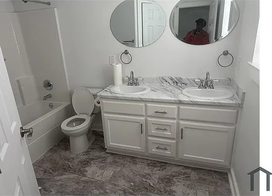 1301 E Avenue G #A — Photo 2