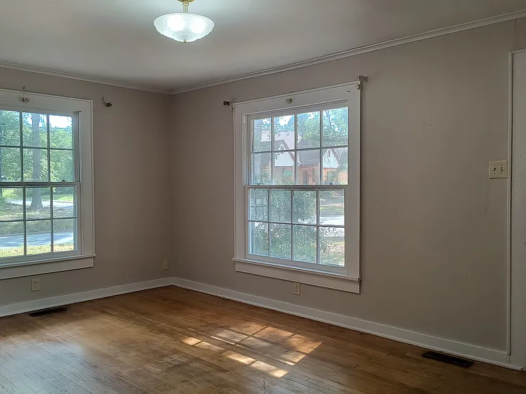 1215 S Elm St — Photo 15