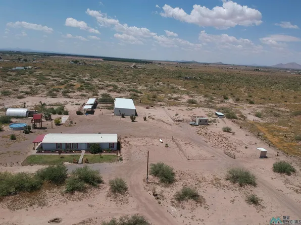 9560 8th St SW, Deming, NM 88030