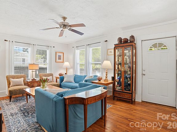 4th image of 2412 Lola Ave