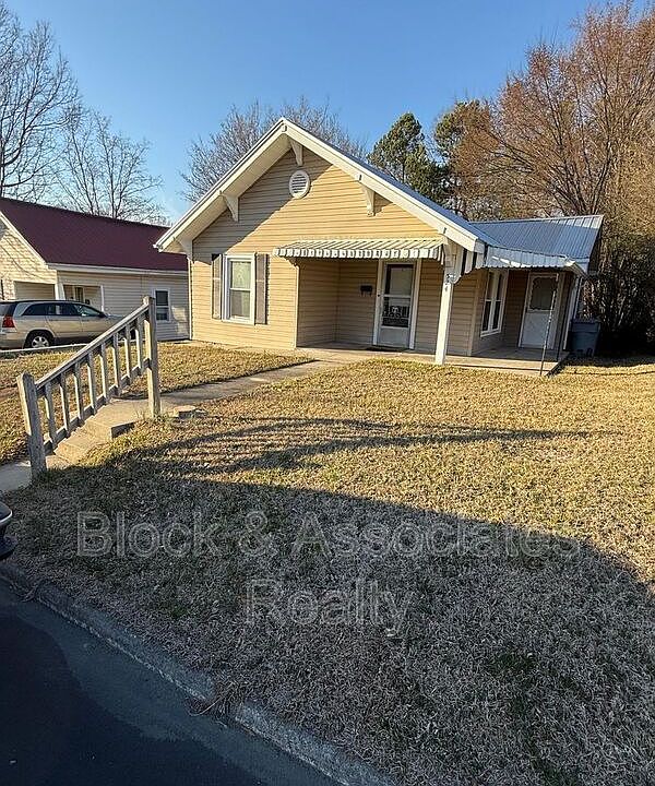 1st image of 524 W Wainman Ave