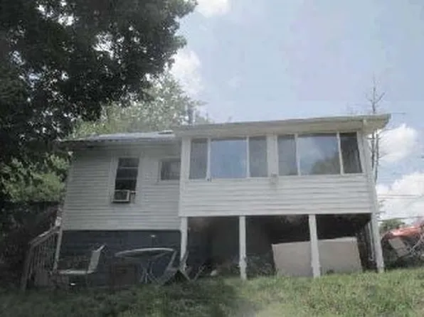 301 Bertha St, Pulaski, VA 24301
