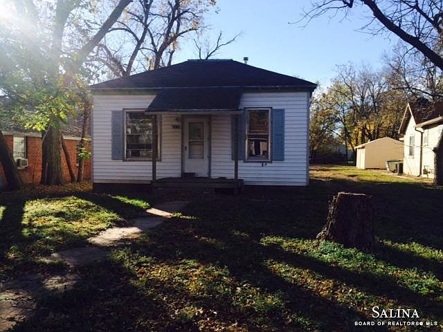 1st image of 923 Cedar St