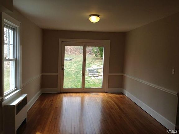 5th image of 839 Carter St