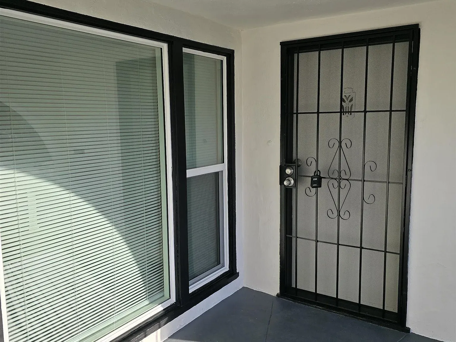 3 bed, 2.0 bath, 1287 sqft, $3,950 — Photo 2